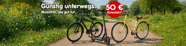 Zwei Fahrr&auml;der und ein Elektroroller auf einem l&auml;ndlichen Weg mit dem Text 'Frischer Fahrtwind Sommerangebote f&uuml;r Mobilit&auml;t' und einem 50 Euro Gutschein mit Hinweis auf einen Rechtstext.