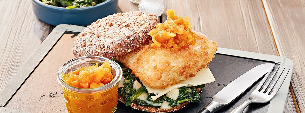 Backfischburger mit Apfel-Zwiebel-Chutney