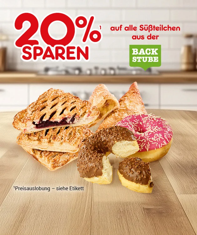 Diese Grafik zeigt auf einem Hintergrund aus Holzfl&auml;che und unscharfer K&uuml;chenansicht den Text &bdquo;zwanzig Prozent sparen&ldquo; sowie &bdquo;auf alle S&uuml;&szlig;teilchen aus der Backstube&ldquo;. Abgebildet sind verschiedene S&uuml;&szlig;geb&auml;cke, darunter Plundergeb&auml;ck, ein l&auml;ngliches Geb&auml;ck mit Cremef&uuml;llung, ein dunkles Geb&auml;ck mit heller F&uuml;llung und ein Donut mit rosa Glasur. Unten steht der Hinweis &bdquo;Preisauslobung &ndash; siehe Etikett&ldquo;. Ganz unten befindet sich ein wei&szlig;er Button mit roter Umrandung und roter Schrift &bdquo;Weitere Sparangebote entdecken&ldquo;, der zum Klicken einl&auml;dt.
