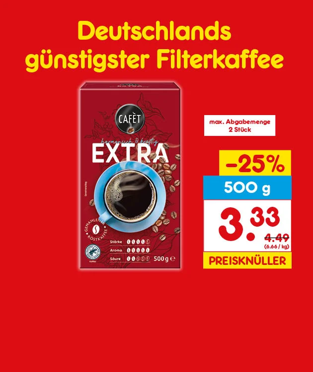 Diese Grafik zeigt auf rotem Hintergrund die Werbung f&uuml;r den Filterkaffee &bdquo;Caf&eacute; Extra&ldquo; mit der Aufschrift &bdquo;Deutschlands g&uuml;nstigster Filterkaffee&ldquo;. In der Mitte ist eine Packung &bdquo;Caf&eacute; Extra&ldquo; abgebildet. Rechts stehen die Hinweise &bdquo;maximale Abgabemenge zwei St&uuml;ck&ldquo;, &bdquo;minus f&uuml;nfundzwanzig Prozent&ldquo;, &bdquo;f&uuml;nfhundert Gramm&ldquo;, der Preis &bdquo;drei Euro dreiunddrei&szlig;ig&ldquo;, der gestrichene Preis &bdquo;vier Euro neunundvierzig&ldquo; und &bdquo;acht Euro achtundneunzig pro Kilogramm&ldquo; sowie &bdquo;Preiskn&uuml;ller&ldquo;. Unten l&auml;dt ein Button mit der Aufschrift &bdquo;Weitere Angebote entdecken&ldquo; zum Klicken ein.
