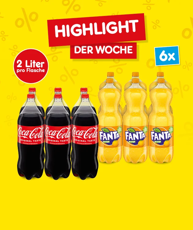 Diese Grafik zeigt sechs gro&szlig;e Getr&auml;nkeflaschen auf gelbem Hintergrund. Links stehen drei Flaschen Coca-Cola, rechts drei Flaschen Fanta. Jede Flasche enth&auml;lt zwei Liter. Dar&uuml;ber steht in wei&szlig;er Schrift auf rotem Hintergrund &bdquo;Highlight der Woche&ldquo;. Rechts oben ist ein blaues Feld mit &bdquo;sechs mal&ldquo; und links ein roter Kreis mit &bdquo;zwei Liter pro Flasche&ldquo;. Unten ein wei&szlig;er Button mit rotem Rand und der Aufschrift &bdquo;Weitere Angebote entdecken&ldquo;, der zum Klicken einl&auml;dt.