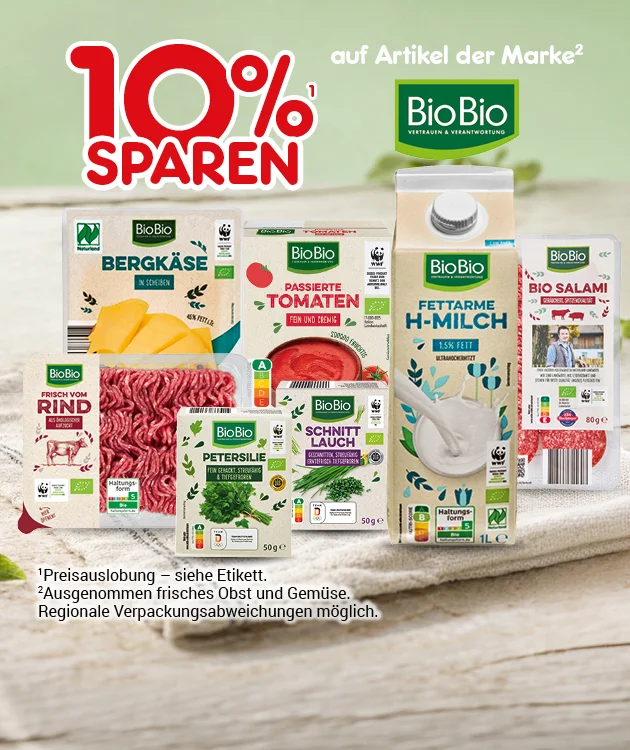 Diese Grafik zeigt auf hellgr&uuml;nem Hintergrund oben den Hinweis &bdquo;zehn Prozent sparen&ldquo; sowie den Zusatz &bdquo;auf Artikel der Marke&ldquo; mit dem BioBio-Logo. Darunter sind mehrere BioBio-Produkte, wie zum Beiepiel Bergk&auml;se, Tomaten, H-Milch und weitere K&uuml;hl- und Bioartikel auf einem Tuch; unten steht ein kleiner Hinweis &bdquo;Preisauslobung &ndash; siehe Etikett. Ausgenommen: Frische Obst und Gem&uuml;se&ldquo;, und ganz unten l&auml;dt ein Button mit der Aufschrift &bdquo;Weitere Sparangebote entdecken&ldquo; zum Klicken ein.