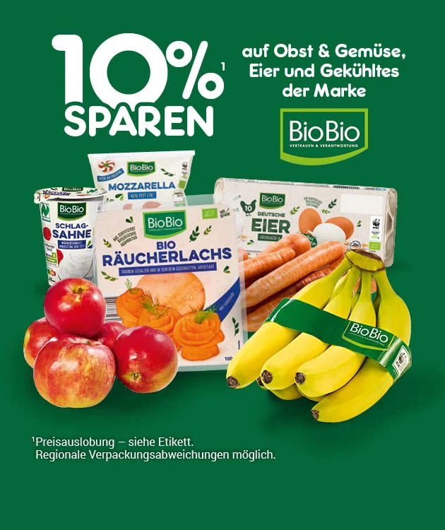 Diese Grafik zeigt auf gr&uuml;nem Hintergrund den Schriftzug &bdquo;zehn Prozent sparen auf Obst und Gem&uuml;se, Eier und Gek&uuml;hltes der Marke BioBio&ldquo;. Abgebildet sind verschiedene BioBio-Produkte, darunter Mozzarella, R&auml;ucherlachs, Eier und weitere gek&uuml;hlte Artikel sowie &Auml;pfel und Bananen. Unten steht der Hinweis &bdquo;Preisauslobung siehe Etikett&ldquo;. Ganz unten befindet sich ein Button mit der Aufschrift &bdquo;Weitere Sparangebote entdecken&ldquo;, der zum Klicken einl&auml;dt.