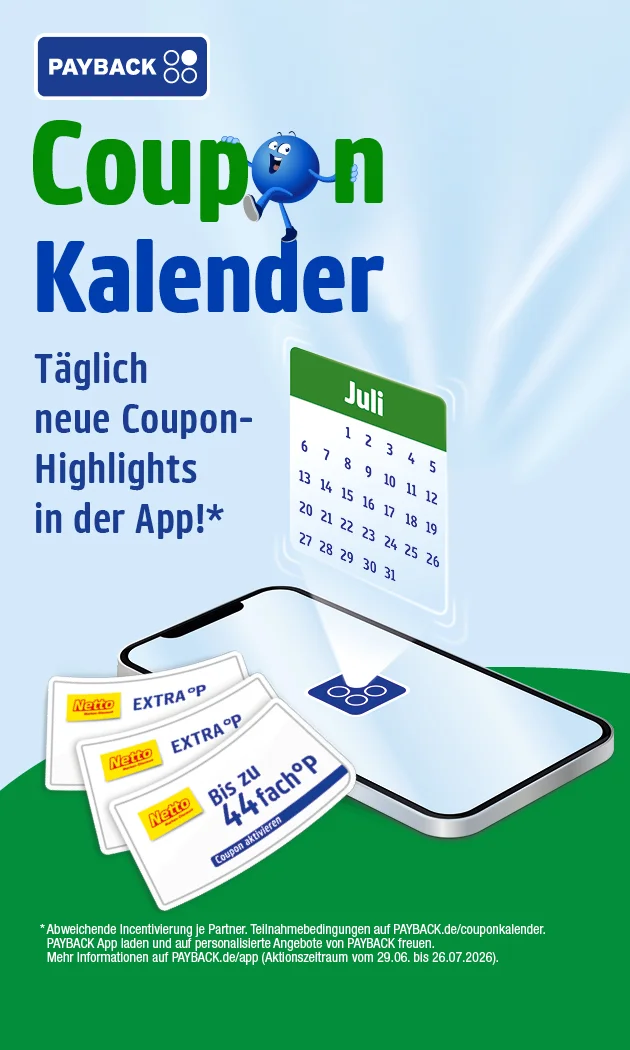 Diese Grafik zeigt auf hellblauem Verlaufshintergrund oben links das PAYBACK-Logo. Darunter steht gro&szlig; und zweifarbig der Schriftzug &bdquo;Coupon Kalender&ldquo;; im Wort &bdquo;Coupon&ldquo; ist ein blauer Pointee zu sehen, der zwischen den Buchstaben steht und sich festh&auml;lt. Links darunter steht in blauer Schrift: &bdquo;T&auml;glich neue Coupon-Highlights in der App!*&ldquo;. Rechts oben ist ein schwebendes Kalenderblatt mit gr&uuml;nem Kopf und der Aufschrift &bdquo;Juli&ldquo; zu sehen; dargestellt sind die Kalendertage eins bis einunddrei&szlig;ig. Darunter liegt schr&auml;g ein Smartphone, aus dessen Display das Kalenderblatt scheinbar herausprojiziert wird; auf dem Display ist au&szlig;erdem ein blaues PAYBACK-Symbol zu sehen. Vor dem Smartphone liegen drei wei&szlig;e Netto-Coupons mit gelbem Netto-Logo und der Aufschrift &bdquo;EXTRA &deg;P&ldquo;. Auf dem vorderen Coupon steht zus&auml;tzlich in gro&szlig;er blauer Schrift &bdquo;Bis zu vierundvierzigfach &deg;P&ldquo; sowie unten klein &bdquo;Coupon aktivieren&ldquo;. Der Sternchentext am unteren linken Rand lautet: &bdquo;Aktionszeitraum: erster Juni bis drei&szlig;igster Juni zweitausendsechsundzwanzig. F&uuml;r die Teilnahme ist der Download der Netto plus App und die Erstellung eines Netto-Kundenkontos erforderlich. Couponausspielung nach Erreichen vordefinierter Einkaufschwellen w&auml;hrend des Aktionszeitraums. Weitere Infos in der Netto plus App.&ldquo; Ganz unten befindet sich ein wei&szlig;er, rot umrandeter Button mit der Aufschrift &bdquo;Hier mehr erfahren&ldquo;, der zum Klicken einl&auml;dt.