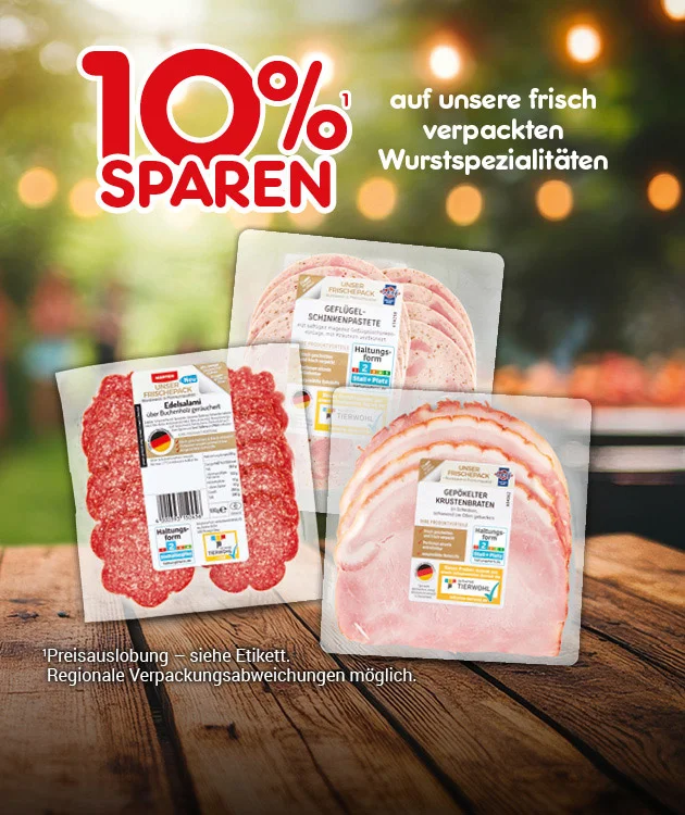 Diese Grafik zeigt auf warmem, unscharfem Hintergrund mit Lichtern oben den Hinweis &bdquo;zehn Prozent sparen&ldquo; sowie den Zusatz &bdquo;auf unsere frisch verpackten Wurstspezialit&auml;ten&ldquo;, darunter mehrere frisch verpackte Fleisch- und Wurstprodukte auf einer Holzfl&auml;che; unten steht der Hinweis &bdquo;Preisauslobung &ndash; siehe Etikett. Regional verschiedene Abweichungen m&ouml;glich&ldquo;, und ganz unten l&auml;dt ein Button mit der Aufschrift &bdquo;Weitere Sparangebote entdecken&ldquo; zum Klicken ein.