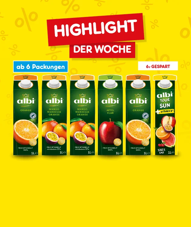 Die Grafik zeigt einen gelben Hintergrund mit dezenten Prozentzeichen. Oben steht in zwei roten K&auml;sten &bdquo;Highlight der Woche&ldquo;. Links oben ein blaues Label &bdquo;ab sechs Packungen&ldquo;, rechts oben roter Text &bdquo;sechs Euro gespart&ldquo;. In der Mitte sind sechs Ein-Liter-Packungen &bdquo;albi&ldquo; abgebildet: zweimal &bdquo;Orange&ldquo;, zweimal &bdquo;Mango Maracuja Orange&ldquo;, einmal &bdquo;Apfel klar&ldquo; und einmal &bdquo;albi your sun + vitamin d Orange&ldquo; mit dem Hinweis &bdquo;hundert Prozent Saft&ldquo;. Unten ein wei&szlig;er Button mit roter Umrandung &bdquo;Weitere Highlights entdecken&ldquo;, der zum Klicken einl&auml;dt.