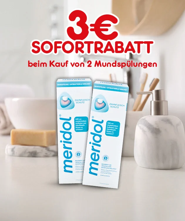 Bild mit Badezimmer-Hintergrund, Seifenspender, Seife und Zahnbürsten. Oben mittig große rote Schrift: „drei Euro Sofortrabatt“. Darunter in roter Schrift: „beim Kauf von zwei Mundspülungen“. Im Vordergrund zwei Packungen meridol Mundspülung nebeneinander. Unten mittig ein weiß-roter Button mit der Aufschrift: „Weitere Knaller-Angebote“, der zum Klicken einlädt.