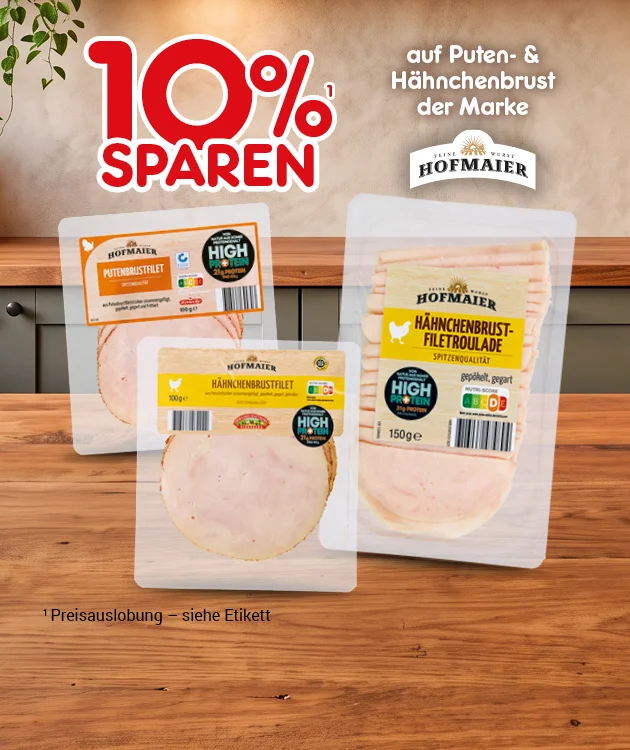 Diese Grafik zeigt auf K&uuml;chenhintergrund mit Holztisch die Aussage &bdquo;Zehn Prozent sparen auf Puten- und H&auml;hnchenbrust der Marke Hofmaier&ldquo;. Abgebildet sind drei Packungen Hofmaier-Aufschnitt mit Puten- und H&auml;hnchenbrust, darunter H&auml;hnchenbrust Pfefferrauch. Der Hinweis lautet: &bdquo;Preisauslobung &ndash; siehe Etikett.&ldquo; Unten l&auml;dt ein Button &bdquo;Weitere Sparangebote entdecken&ldquo; zum Klicken ein.