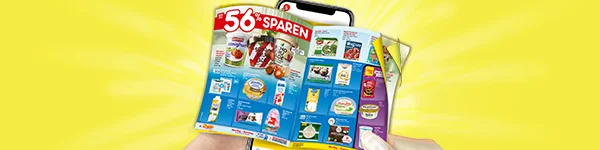 Gelber Hintergrund mit Lichtstrahlen. Zwei H&auml;nde halten ein Smartphone, auf dessen Bildschirm ein ge&ouml;ffnetes blaues Wochenprospekt mit vielen Produktbildern zu sehen ist; oben links steht gro&szlig; &bdquo;sechsundf&uuml;nfzig Prozent sparen&ldquo;. Unten mittig ist ein wei&szlig;er Button mit rotem Rand und roter Schrift &bdquo;Zum digitalen Wochenprospekt&ldquo;, der zum Klicken einl&auml;dt.