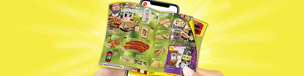 Diese Grafik zeigt zwei H&auml;nde, die vor einem gelben Hintergrund ein aufgeklapptes digitales Wochenprospekt vor einem Smartphone halten. Auf den Prospektseiten sind verschiedene Grill- und Lebensmittelangebote, Produktbilder, Preise, kleine Deutschlandflaggen und Werbefl&auml;chen zu sehen. Oben auf dem Prospekt steht &bdquo;Ich sage nur: Wuuuurst!&ldquo;, und am Smartphone ist oben mittig ein roter Kreis mit der Zahl f&uuml;nf zu sehen. Unten l&auml;dt der Button &bdquo;Zum digitalen Wochenprospekt&ldquo; zum Klicken ein.