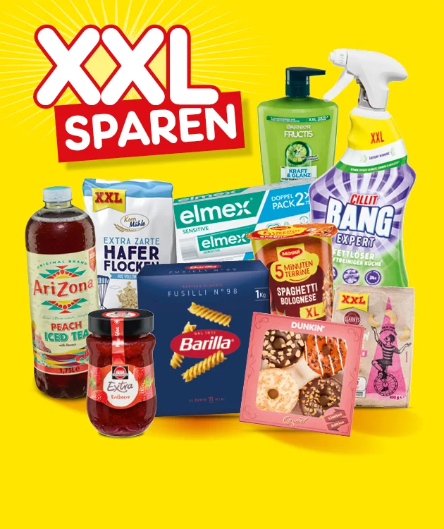 Diese Grafik zeigt vor gelbem Hintergrund mit Strahlen den Schriftzug &bdquo;XXL sparen&ldquo; sowie verschiedene gro&szlig;formatige Produkte, darunter AriZona Peach Iced Tea, Kclassic extra zarte Haferflocken, elmex Sensitive, Garnier Fructis Kraft und Glanz, Cillit Bang Expert Fettl&ouml;ser, Extra Erdbeer, Barilla Fusilli, Maggi f&uuml;nf Minuten Terrine Spaghetti Bolognese und Dunking Kekse. Unten befindet sich ein Button mit der Aufschrift &bdquo;Jetzt Angebote entdecken&ldquo;, der zum Klicken einl&auml;dt.