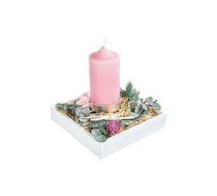 Adventsgesteck auf Holz