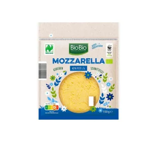 Mozzarella gerieben